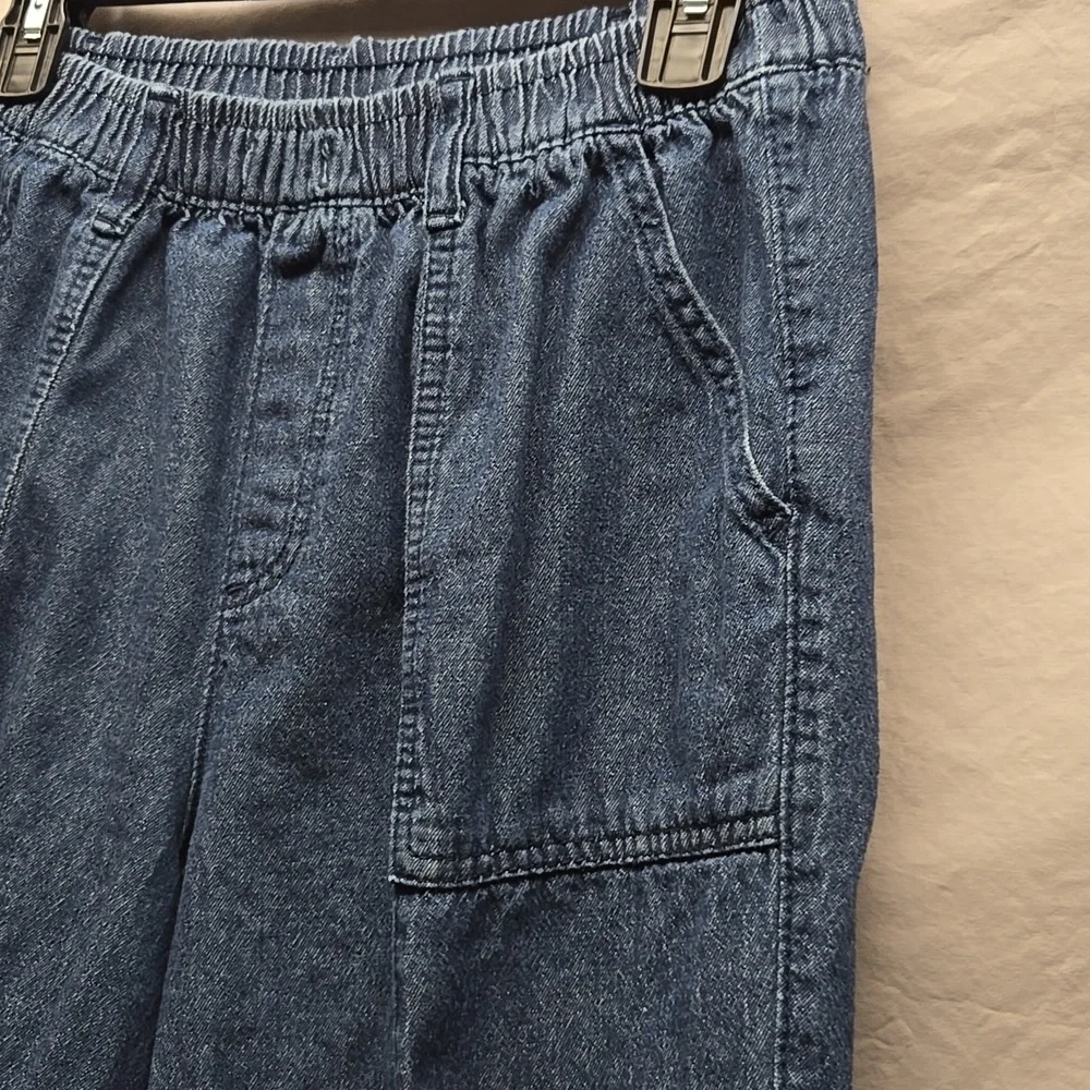 Karen Scott pull on dark rinse capris - Picture 2 of 4